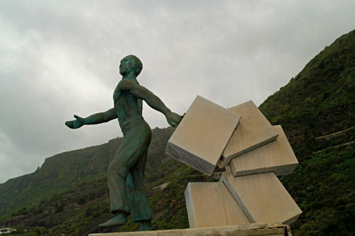 statue of an emigrant, Garachico, Tenerife