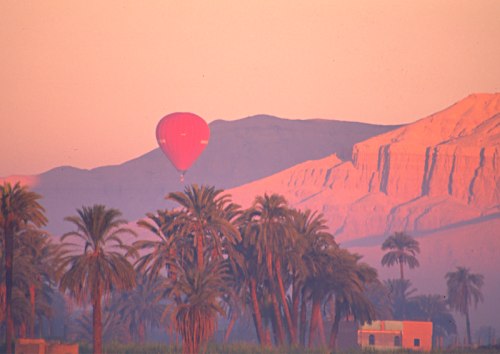 balloon over Luxor