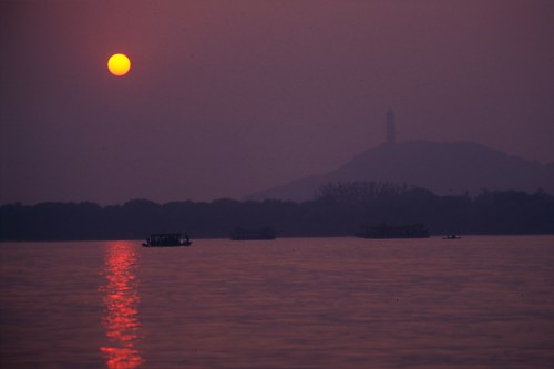 Sunset over the Kunming lake