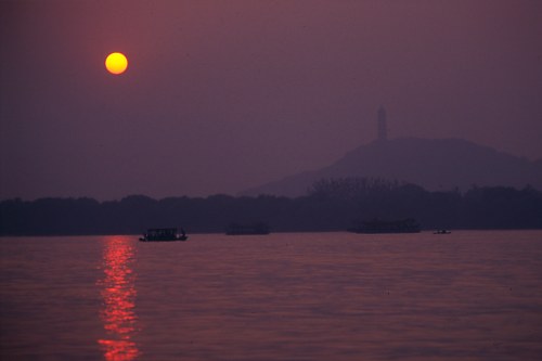 Sunset over the Kunming lake