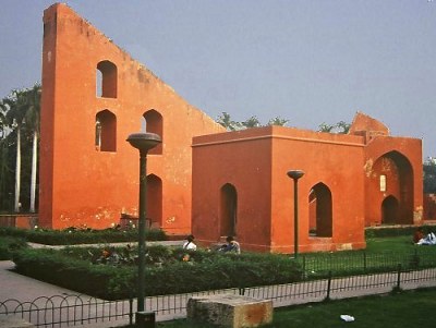 Jantar Mantar, one of the astronomical observatories built by Maharaja Jai Singh II. Despite the modern appearance, this observatory dates from 1725! Photo L. Bobke