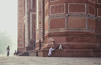 Agra: Taj Mahal - closeup.  Photo: L. Bobke