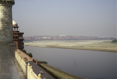 Agra in the early morning.. Photo: L. Bobke