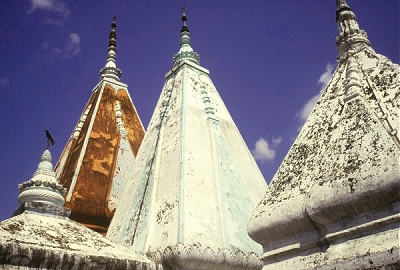 Temple near Bodhgaya.. Photo: L. Bobke