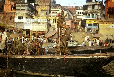 Varanasi, shores of the Ganges. Photo: L. Bobke