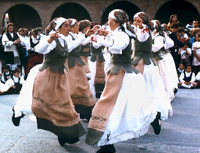Traditional Galician dance. Photo: L. Bobke.