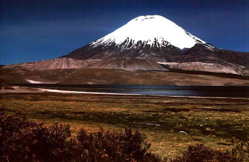 Volcano: V. Parinacota, Lago Chungar. Photo: L. Bobke