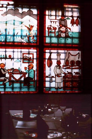Santander: window of a traditional restaurant.  Photo: L. Bobke